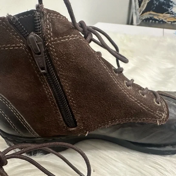 Clarks Brown Leather Sz 7 boots - Picture 3 of 5